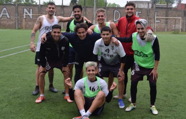 Gustavo García tiene el plantel completo para ir por el ascenso.