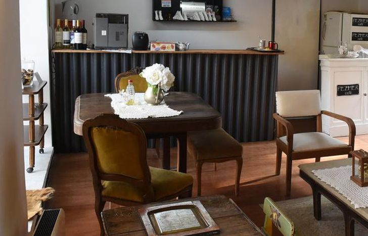 La cafetería funciona dentro del Teatro: los días de espectáculo también está abierta.