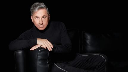 Vuelve a grabar sus hits.