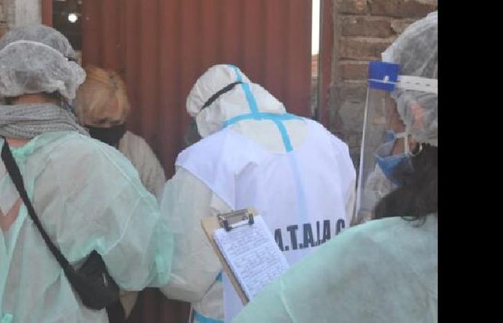 Siguen los operativos por los barrios para detectar casos sospechosos.