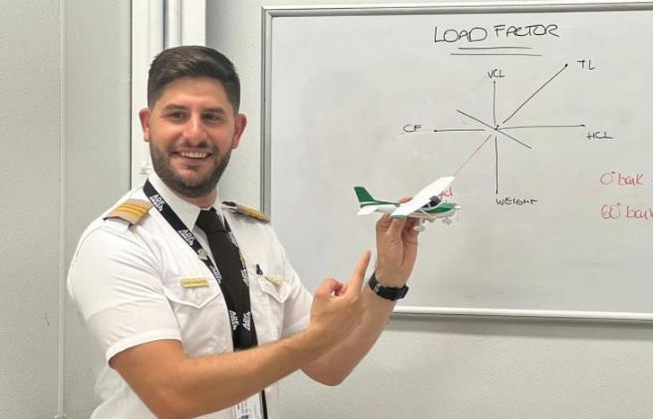 Diego ya es instructor de vuelo y tiene la misión de trasmitir todos sus conocimientos.