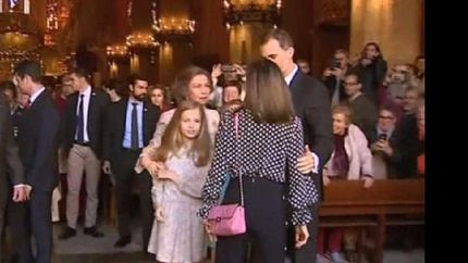 la reina letizia, preocupada tras el video que muestra la tension con su suegra