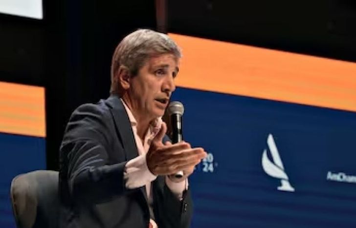 Luis Caputo está en la mira porque la actividad económica no se recupera.