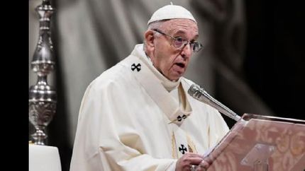 el papa critico los excesos policiales: puede ser un crimen de estado