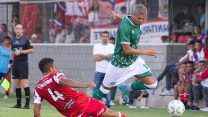 Duré cruza frente a Luján.