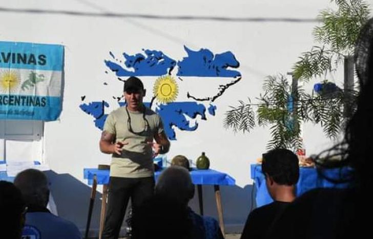 El mismo mural en muchos barrios.