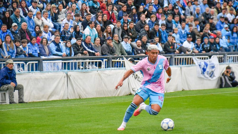 Luciano Nieto, una de las figuras de Temperley ante Nueva Chicago.