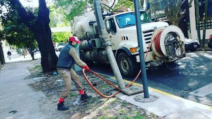 Las cuadrillas usan camiones desobstructores.