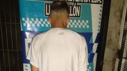 El joven detenido por la Policía tras una extensa persecución.