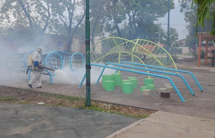 Todos los días hay fumigaciones en los barrios.