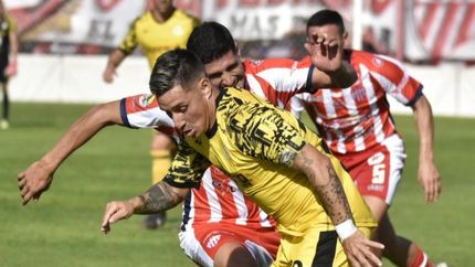 Bazán se escapa a la marca de Monserrt. Bazán se escapa a la marca de Monserrt.