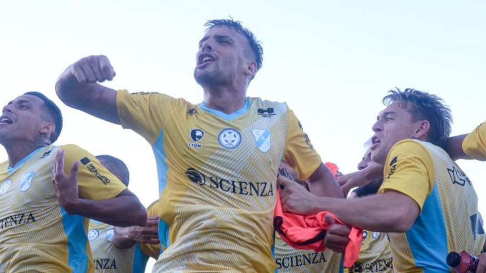 La historia detrás de la camiseta amarilla de Temperley