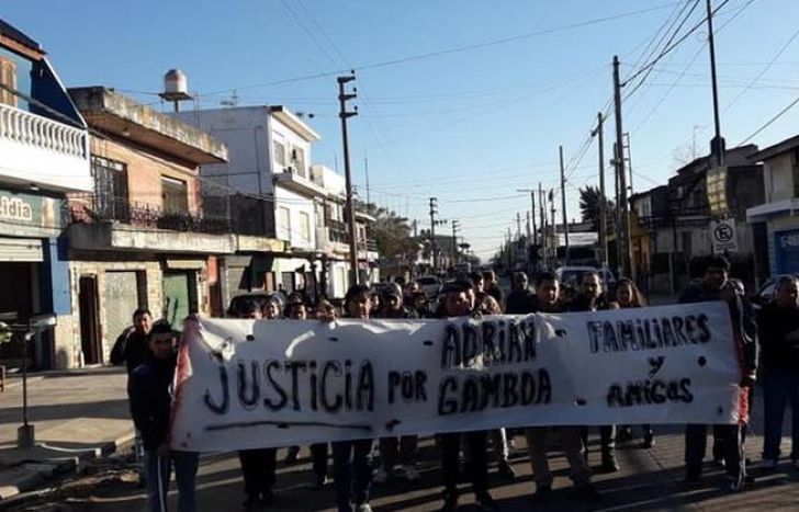 Familiares y amigos de la víctima.
