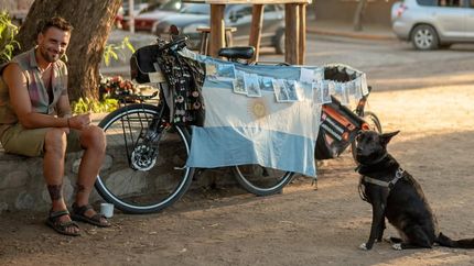 Los compañeros inseparables que recorren el país, de Temperley a cumplir el sueño de dar la vuelta a Argentina.