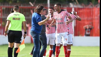 El entrenador del Milrayitas halagó a sus futbolistas. El entrenador del Milrayitas halagó a sus futbolistas.