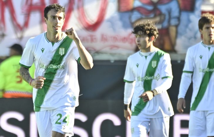 Golazo de Santiago López García para el triunfo de Banfield.