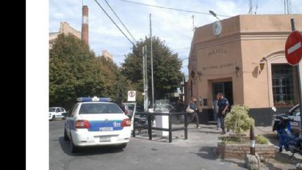 los prófugos son intensamente buscados por efectivos de la comisaría 3ra. de Quilmes.