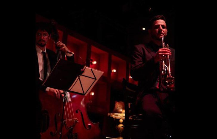 iván se enamoró de baker mientras cursaba el secundario.