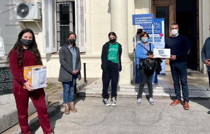La entrega del premio mayor se hizo en la puerta del hospital.