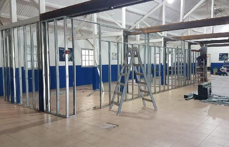 los consultorios se están construyendo en la exsala de espera.