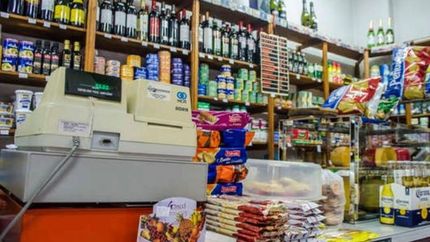 Los comercios chicos de barrio sienten la recesión.