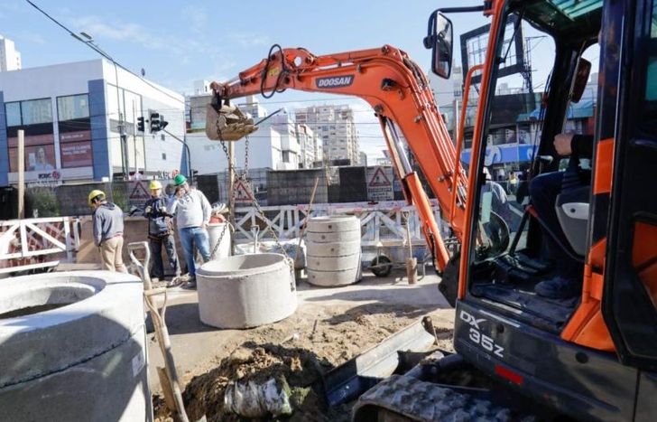 Las cuadrillas trabajan sobre Laprida e Yrigoyen.