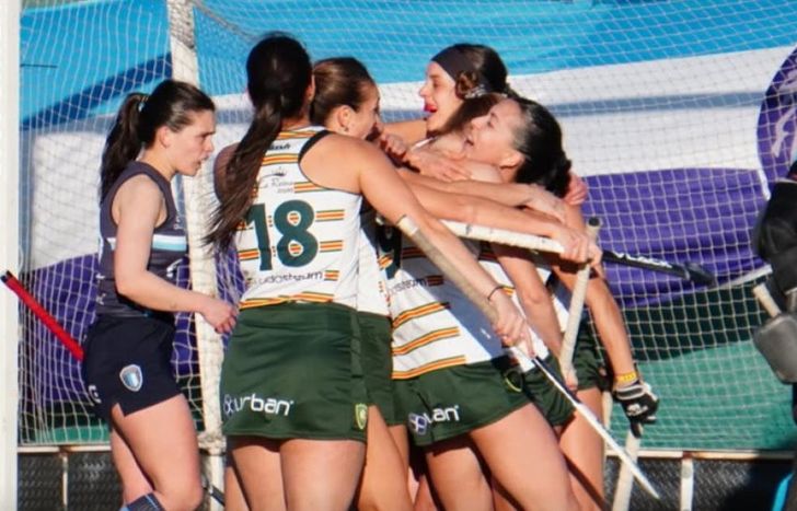 Festejo de gol para Lomas.