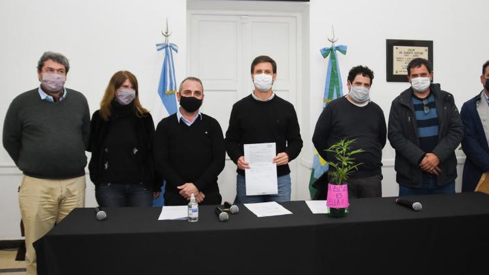 Durante el lanzamiento de programa, encabezado por el intendente.