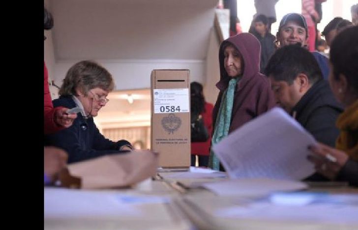 Salvo algunas denuncias aisladas, los comicios transcurren con normalidad.