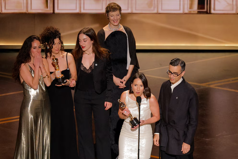La argentina Violeta Kreimer, primera desde la izquierda, en los premios Oscar. 