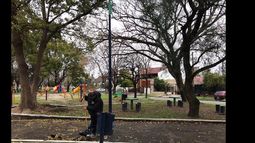 Realizan tareas de mantenimiento en las plazas y los parques de Lomas de Zamora