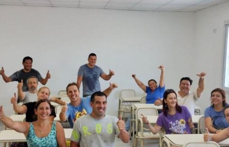 los docentes de la secundaria N°34 están chochos con las nuevas aulas y mobiliario.