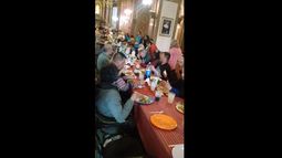 Un centenar de personas de la calle pudieron disfrutar de un almuerzo y entretenimientos.