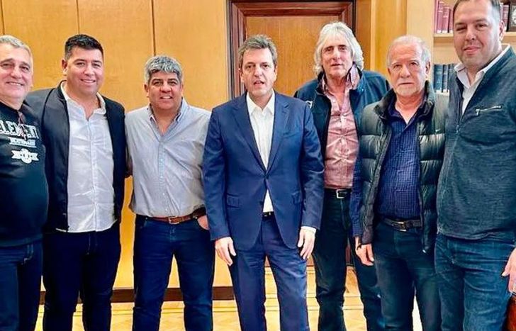 Massa sigue sumando apoyos.