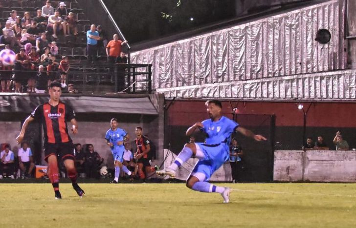 Luis López anotó un golazo de otro partido.