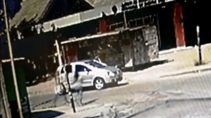 Una cámara captó paso a paso cómo se produjo el crimen.