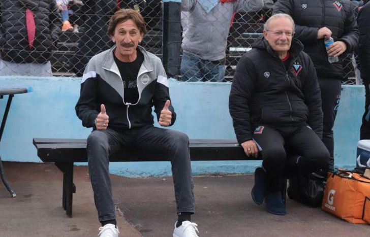 Pulgares en alto para el DT del Tricolor: Brown sigue ganando.