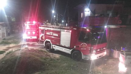 Intervinieron dos dotaciones de los Bomberos de Lomas.