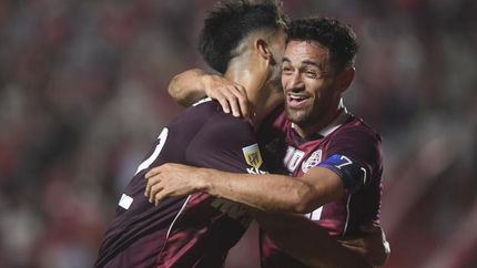 Acosta celebra su gol en una noche complicada. Acosta celebra su gol en una noche complicada.