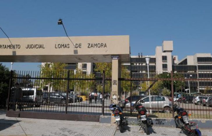 La UFI 16 de Lomas ordenó detener a la madre de la joven.