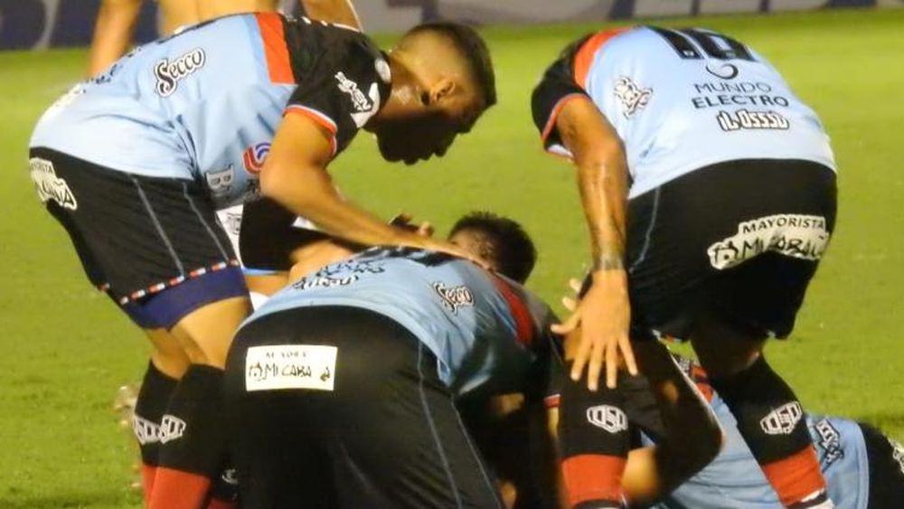 Todos arriba del 9: pagó con gol y llevó el triunfo a Adrogué.
