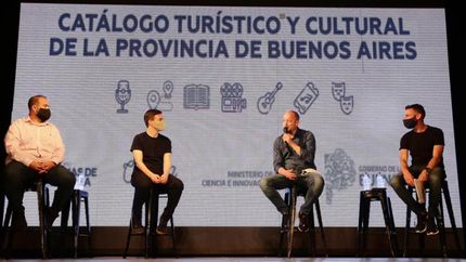 El acto se realizó en el Teatro Municipal de Lomas de Zamora.