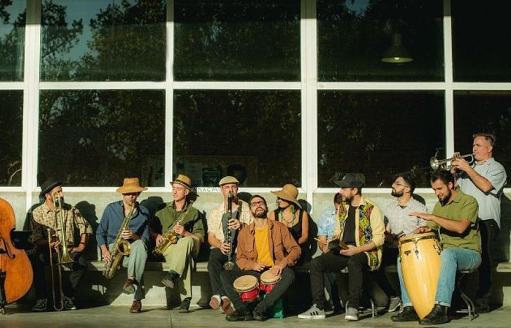 Numeroso combo de la región.