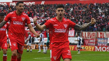 Grito de gol tras convertir de tiro libre. Grito de gol tras convertir de tiro libre.