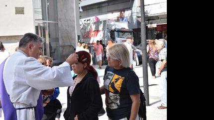 comenzo la cuaresma con una misa y bendiciones en la peatonal laprida