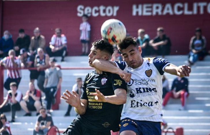 Pulicastro debió ser reemplazado por el codazo que sufrió en el arranque.