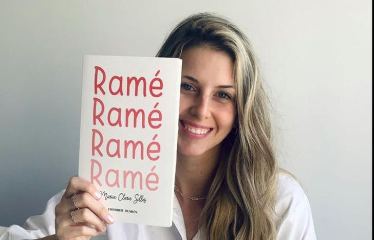 La autora y su nuevo libro.