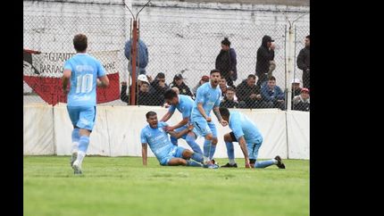 González acarició la pelota con la zurda y metió un auténtico golazo.