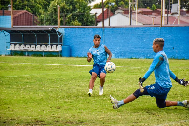 Camejo fue el único que llegó a debutar en Temperley.