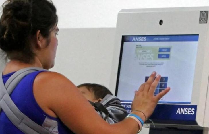 Explican cuál es el trámite que las embarazadas tienen que hacer para cobrar la AUH.